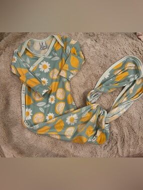 Lemon Daisy Convertible Knotted Gown Sleeper - Green & Yellow - Copper Pearl